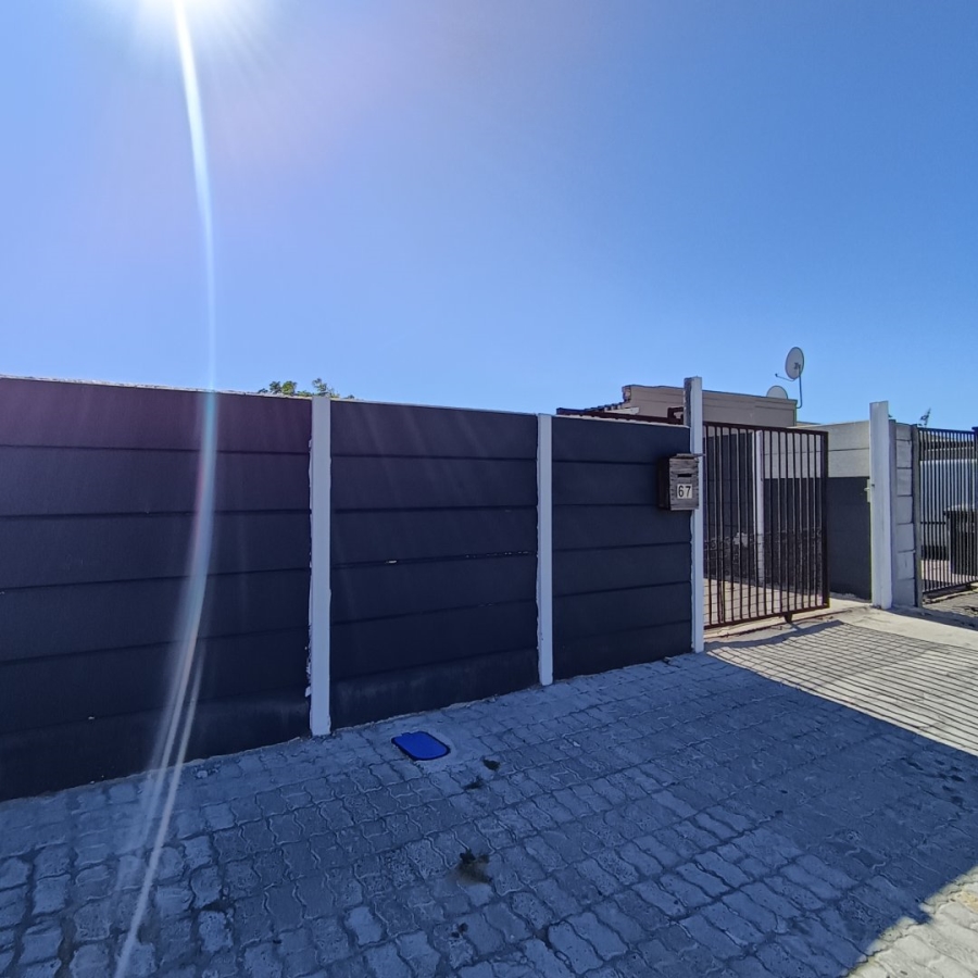1 Bedroom Property for Sale in Matroosfontein Western Cape